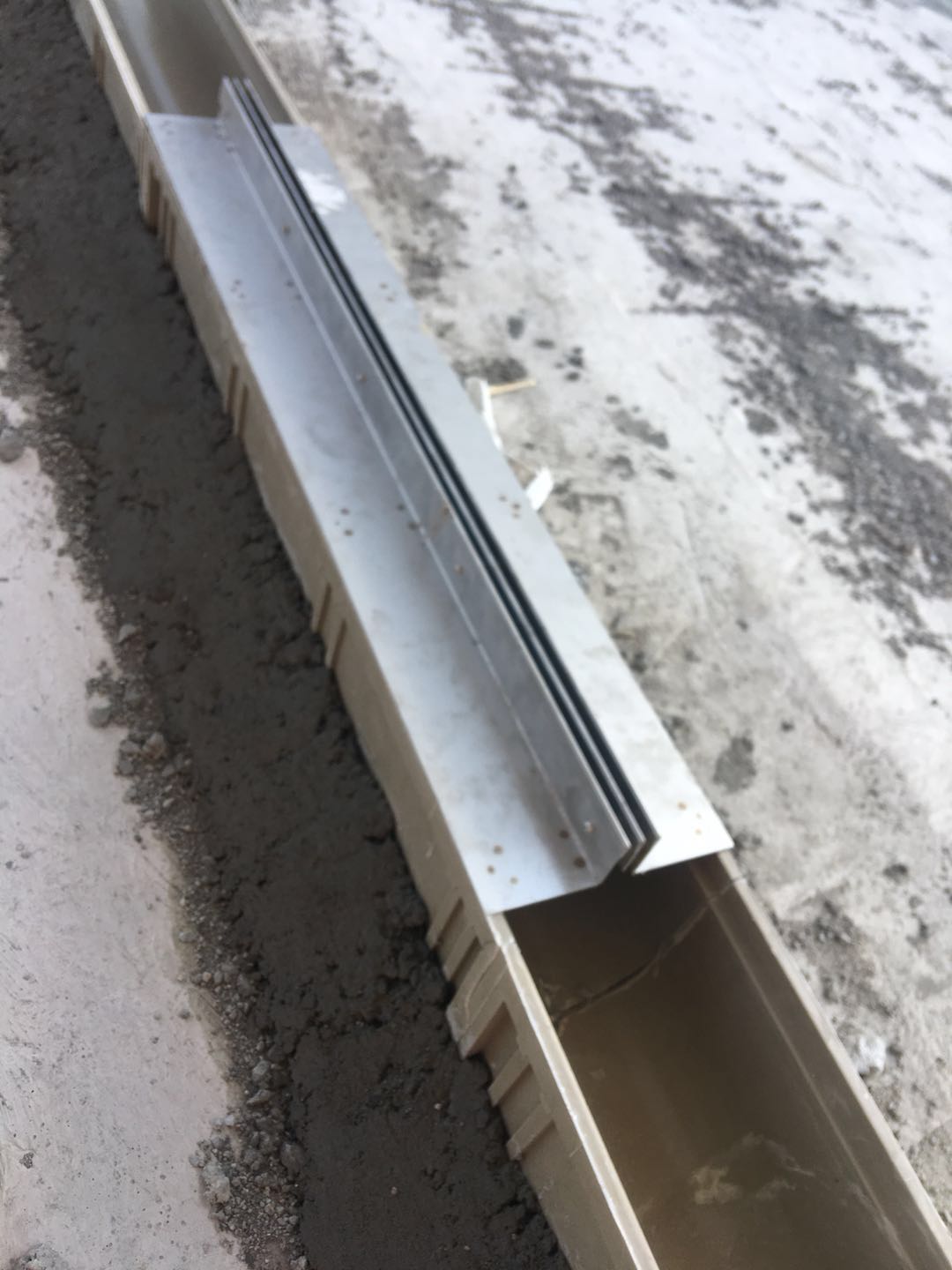 树脂缝隙式马博在线注册